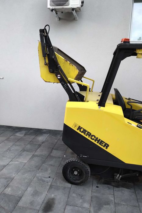 Zamiatarka Karcher KMR1550 diesel z kabiną