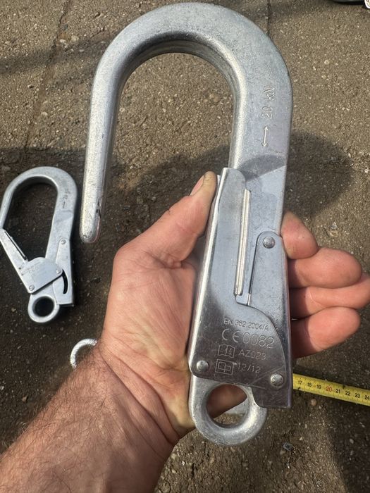 Hak karabinek wspinaczkowy aluminiowy zatrzaskowy automatyczny 20kn