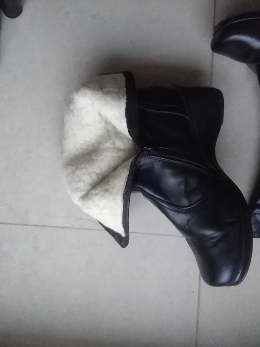 Kozaki skórzane czarne , ocieplane prawdziwym kożuchem 36