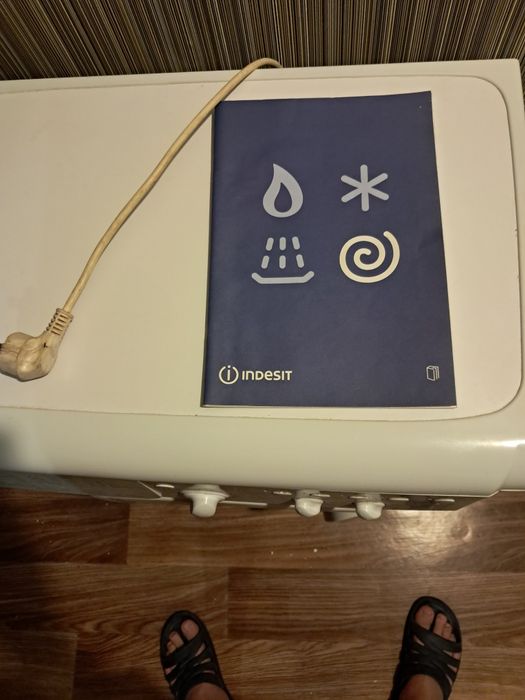 Продам стиральную машинку indesit