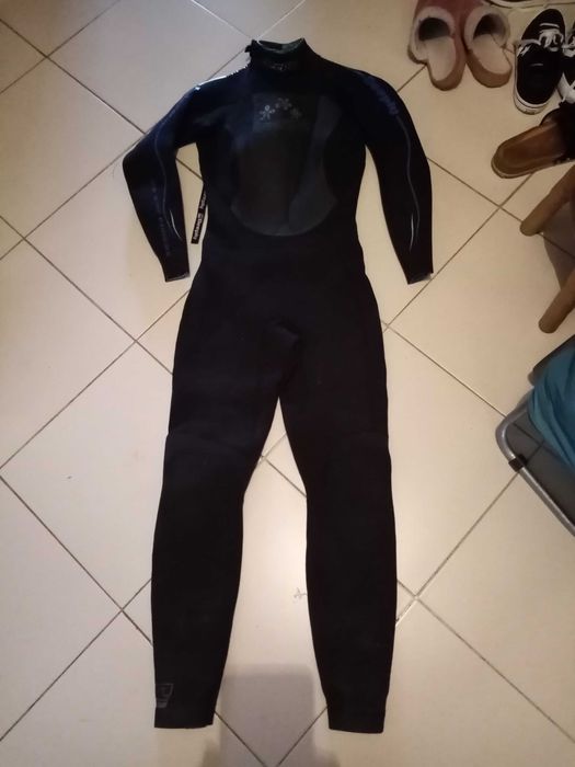 Fato de surf e mergulho para adulto da marca DEEPLY