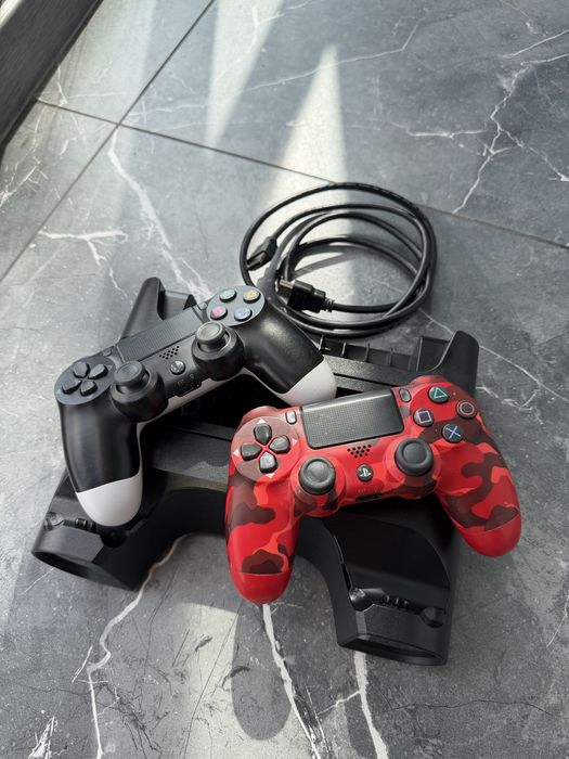 SonyPlastation 4 Slim