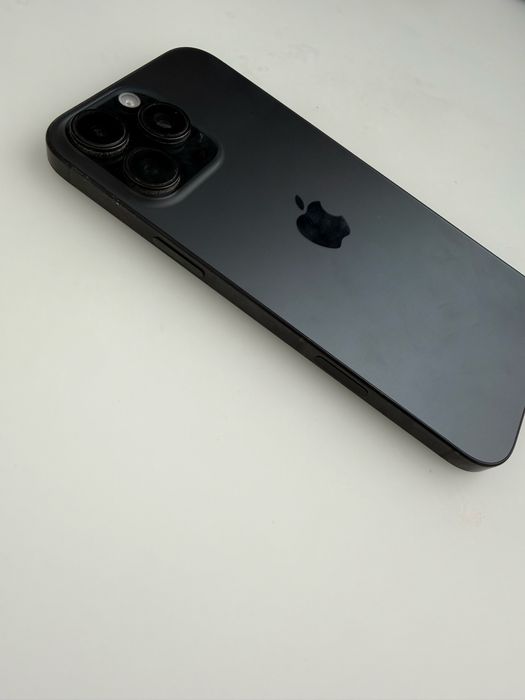 Iphone 16 pro max icloud. На запчастини