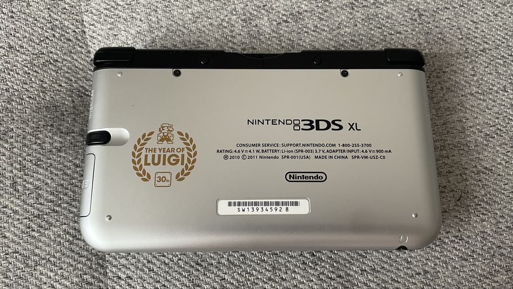 Nintendo 3DS XL Mario & Luigi Limited Edition