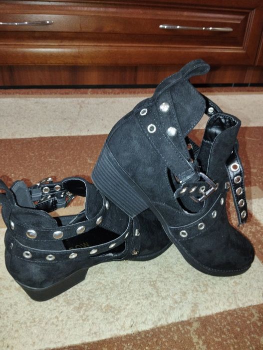 Продам   черевики 42 розмір