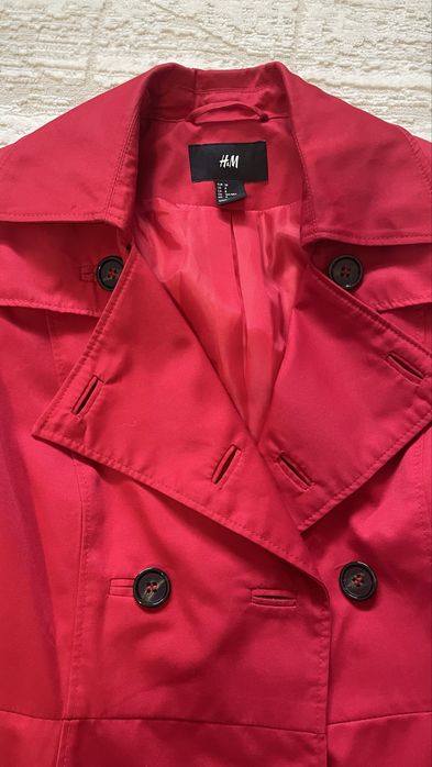 Parka vermelha com botões