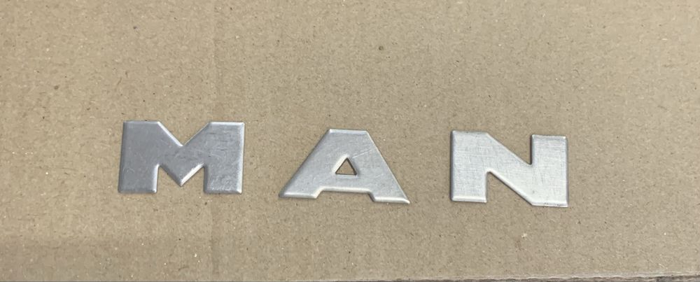 Металеві букви на поріг MAN