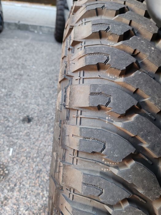 Pneus 305/70 R16
