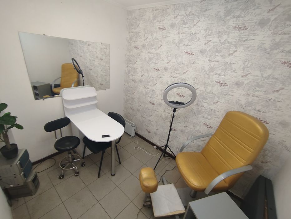 Здається два кабінета в центрі міста