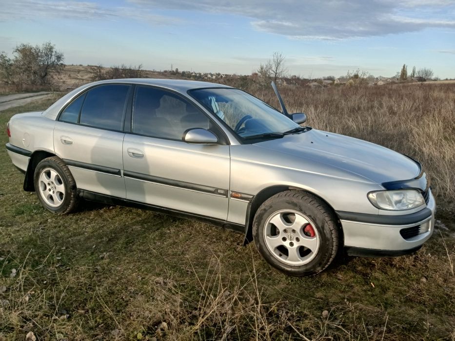 Машина Опель Омега В