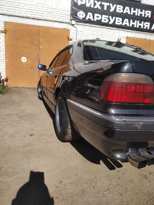 продам авто BMW 7