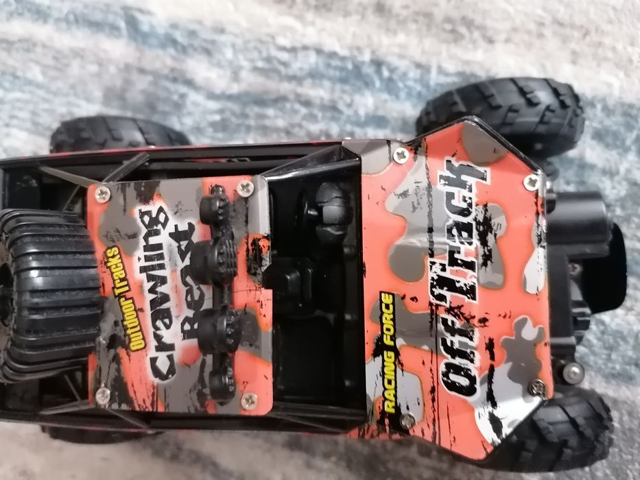 Samochód zdalnie sterowany Crawling Beast + pilot