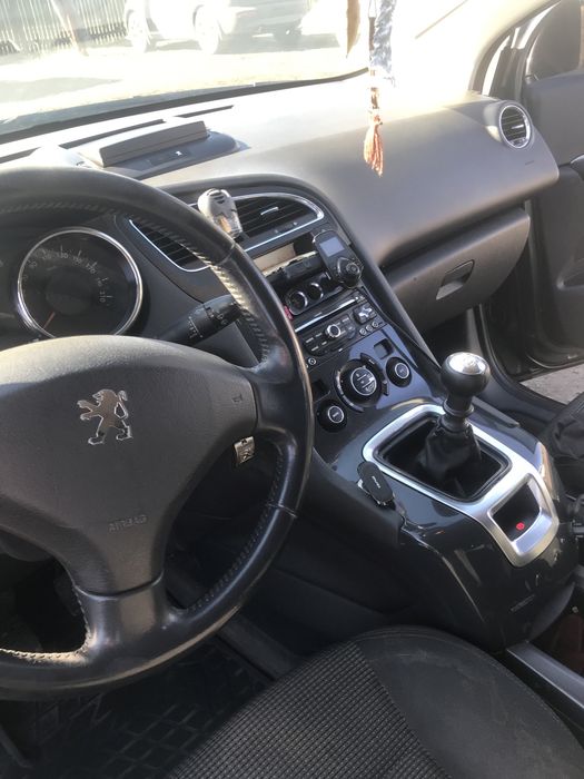 Продам Пежо 5008