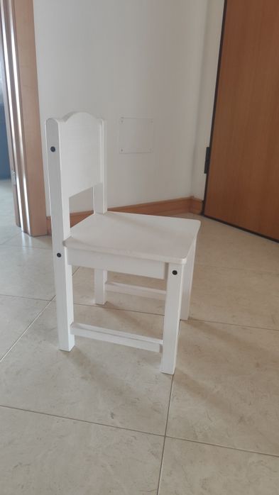 Cadeira branca crianca