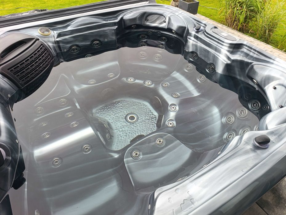 Hot tub Jacuzzi Jakuzi Balia Bania Spa Platinium spa