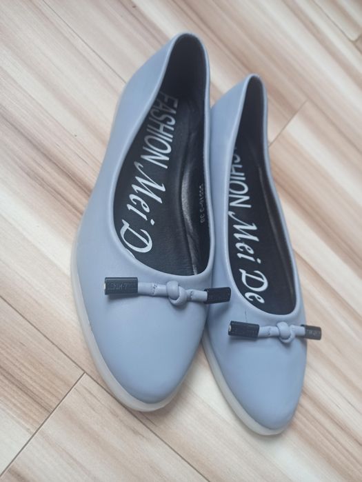 Туфлі, лодочки, балетки