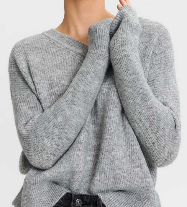 Sweter dzianinowy jasnoszary dekolt V obniżone ramiona Sinsay S
