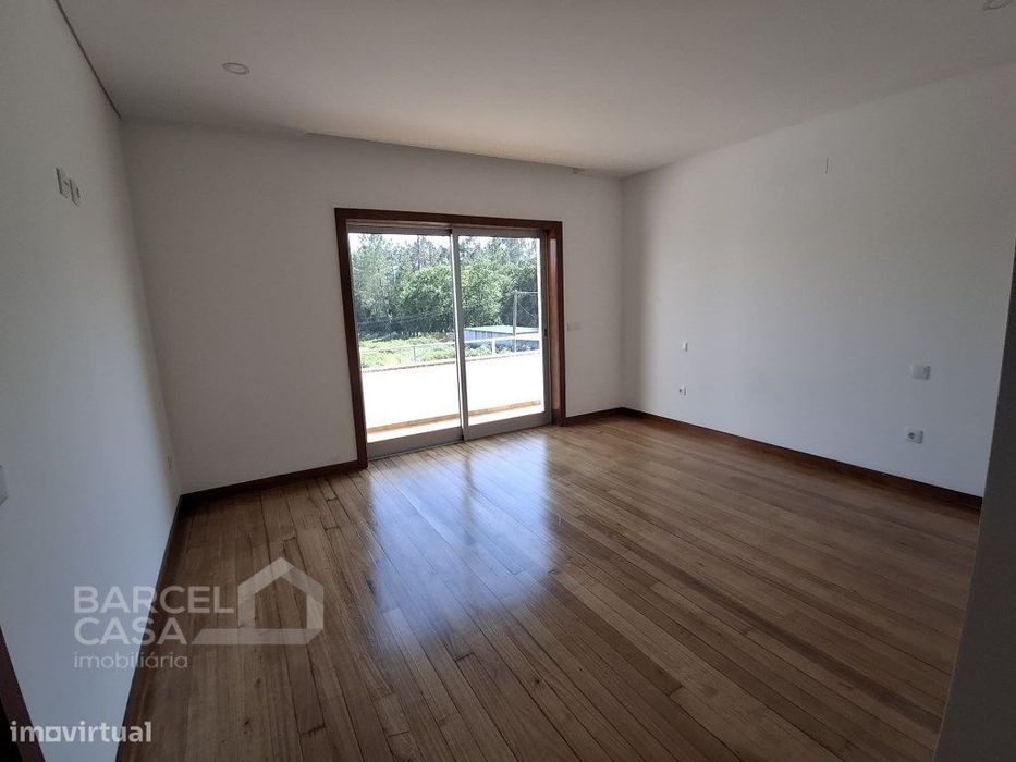 Moradia T4+1 Exclusiva em Tamel São Veríssimo | A 5 Minutos do Cent...