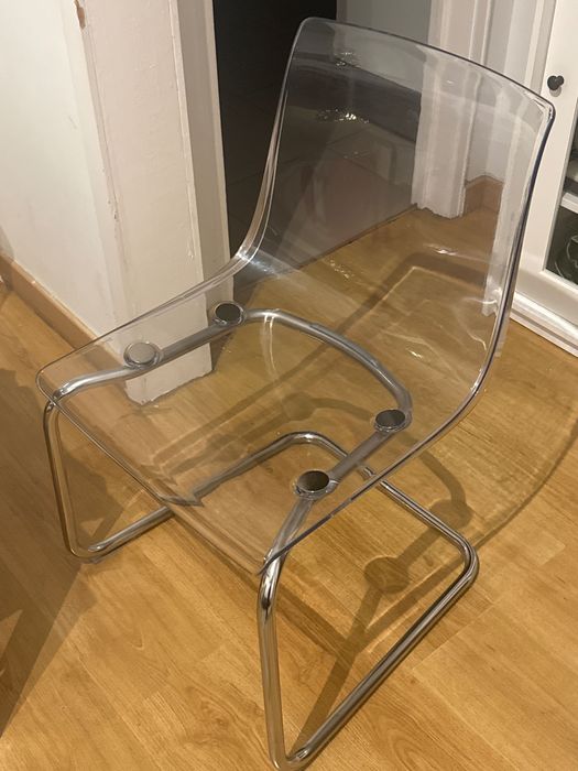 Cadeira IKEA transparente
