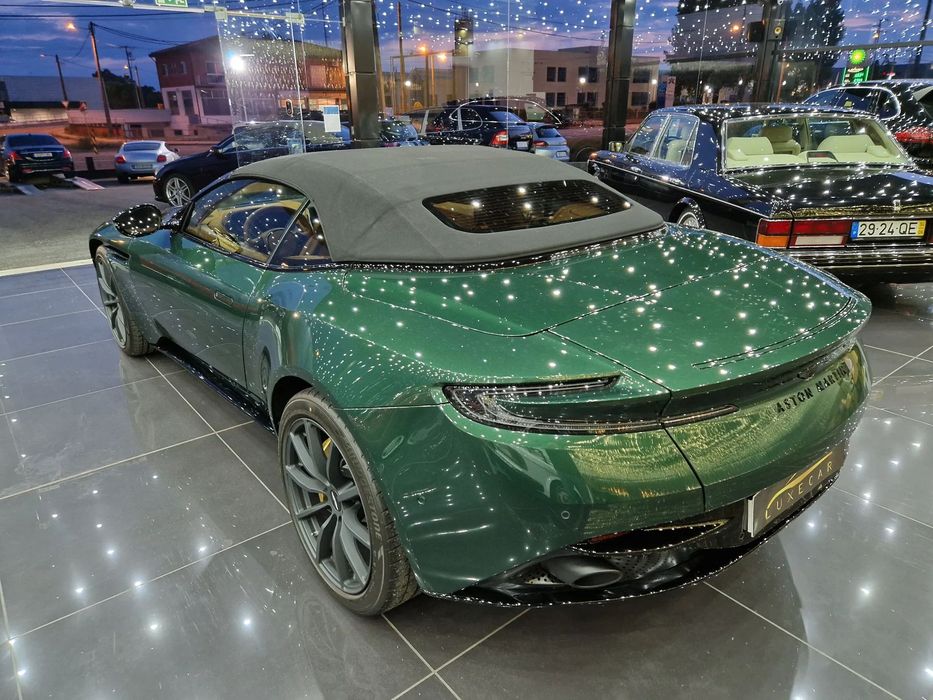 Aston Martin DB11 Volante V8