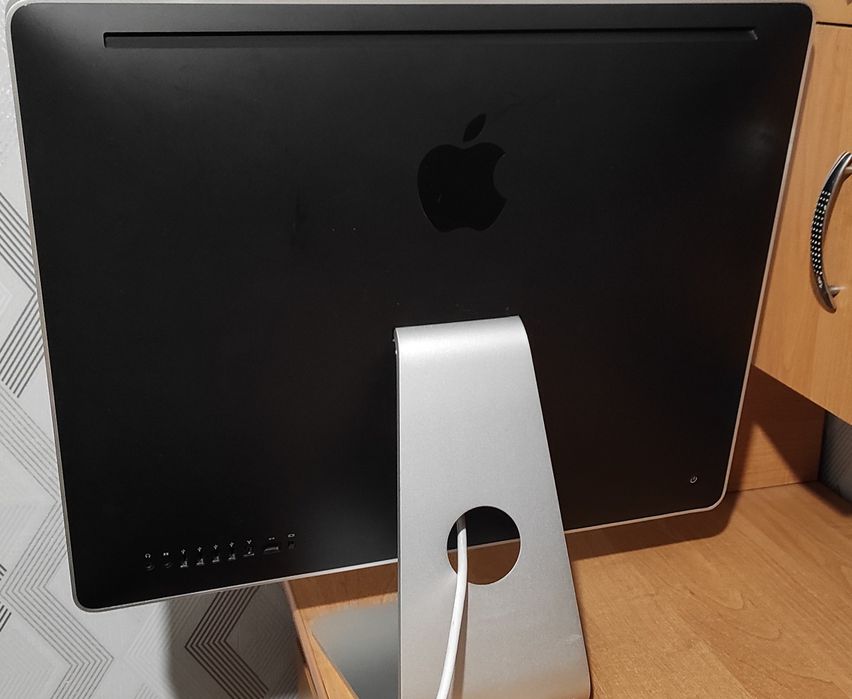 iMac 24" (Early 2009) / Intel Core 2 Duo 2.66 GHz /5GB RAM /240GB SSD