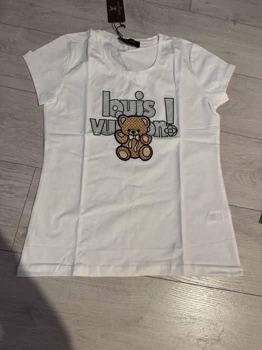 Biala bluzka z motywem Louis Vuitton M