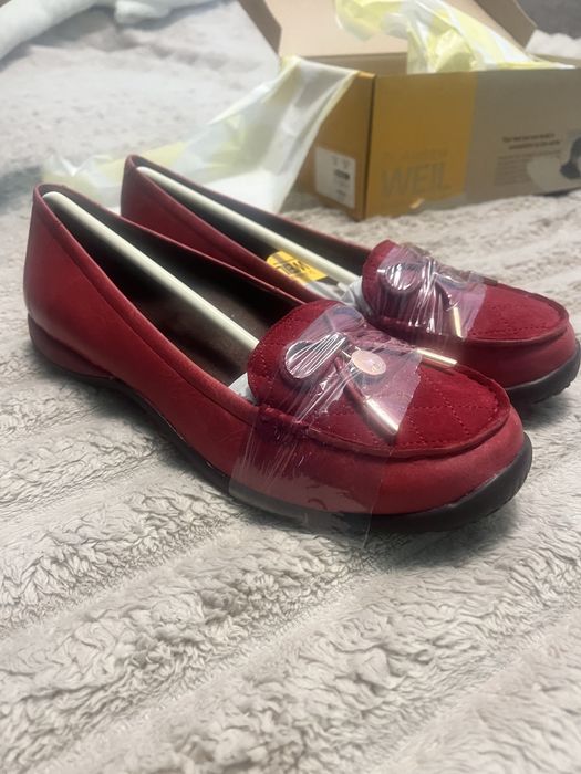 Нові жіночі туфлі.