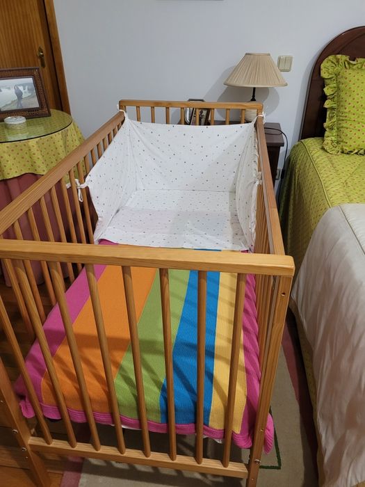 Cama de bebê e colchão
