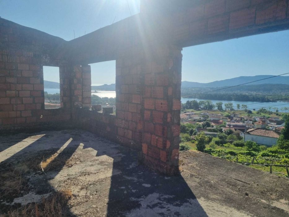 Moradia p/restauro com excelente vista Rio