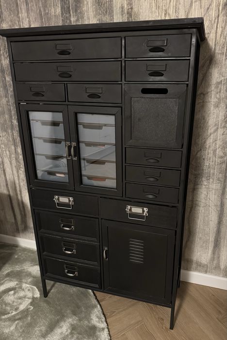 Komoda na nóżkach w stylu industrialnym - Art Factory