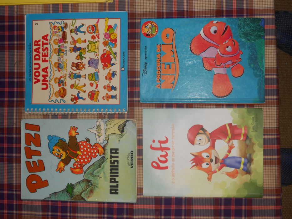 Diversos livros infantis crianças