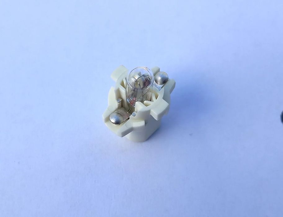 Żarówka oświetlenia tablicy przyrządów z oprawką Ford Galaxy 1994-2000 4041600