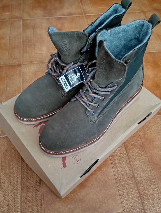 Botas novas  da dakar