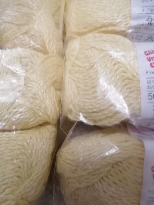 Novelos vários de lã