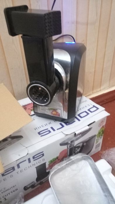 Продам электрическую мясорубку POLARIS PMG 2033AL