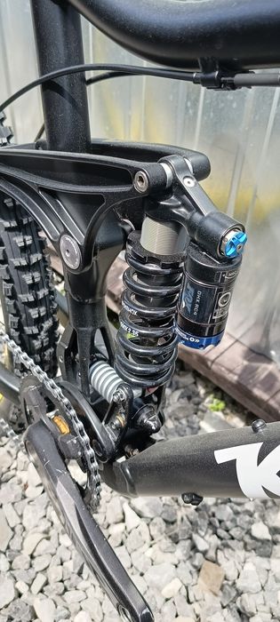 Rower Kona coilair fox, saint, mavic.