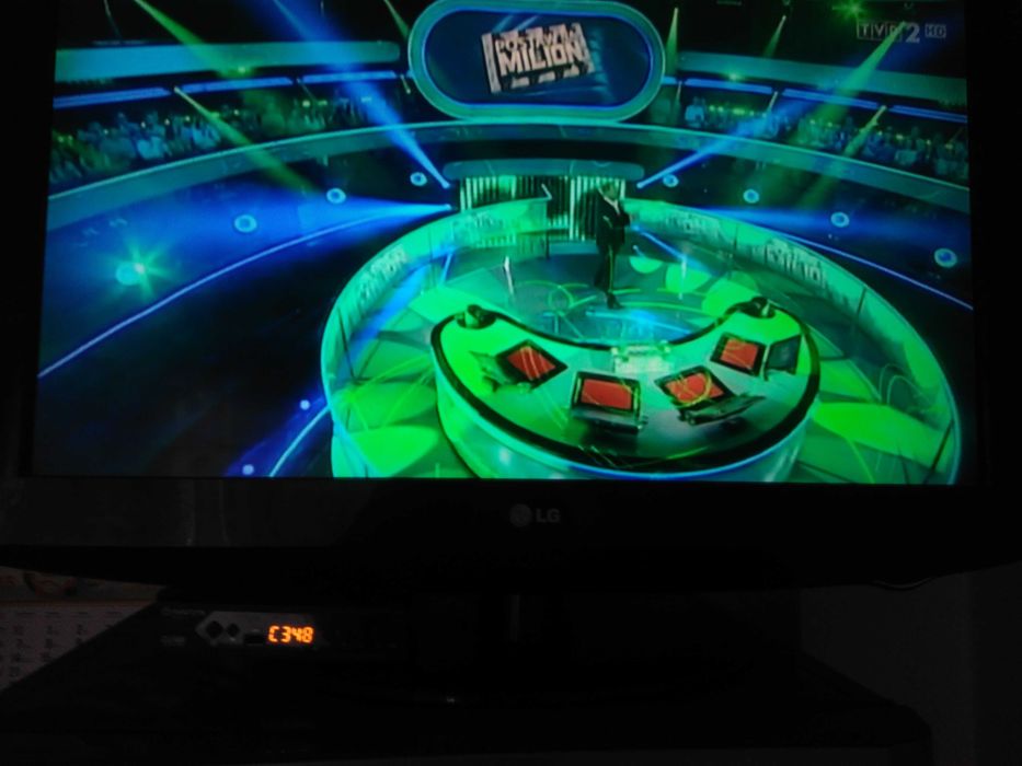 telewizor lcd LG 26 cali z dekoderem