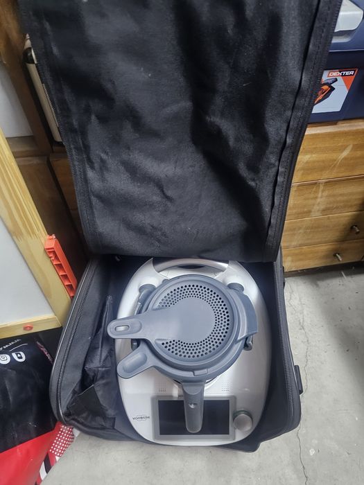 Bimby (Thermomix) TM6 com troley para transporte