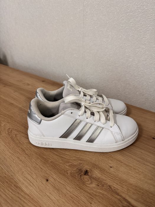 Жіночі/дитячі кросівки Adidas GRAND COURT LIFESTYLE TENNIS LACE-UP