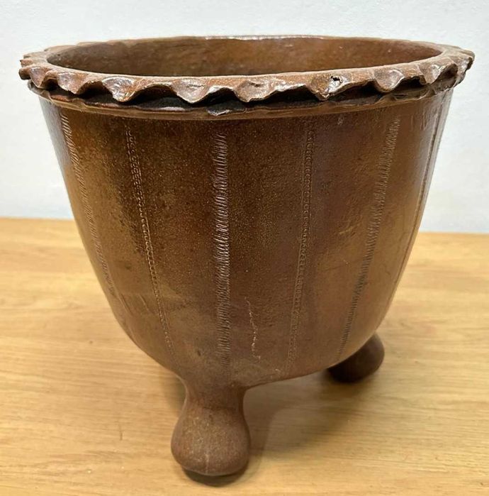 Vaso centenário em Grés da Campos Filhos Alvarães. medidas 30X32 cm