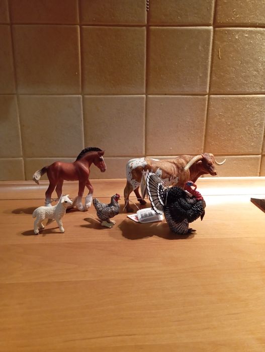 Figurki zwierząt gospodarskich Schleich i Collecta