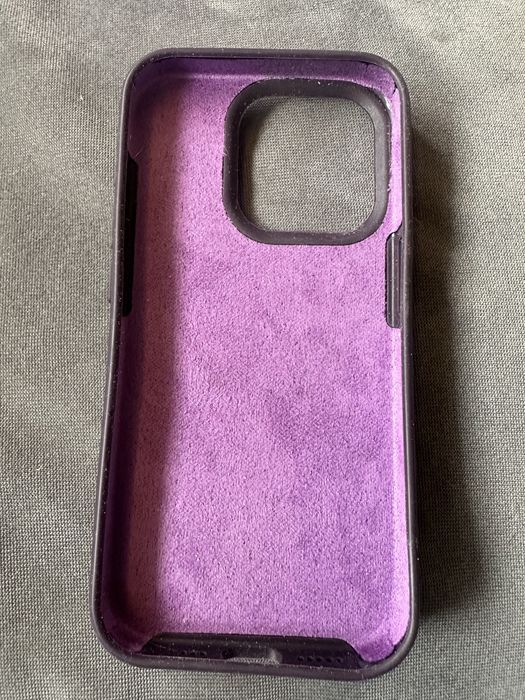 Etui Iphone 15/15pro stan bdb