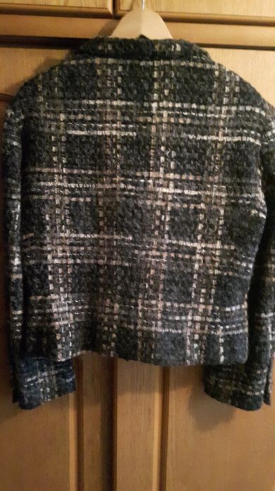 Elegancka marynarka damska w spokojnych odcieniach, rozm. 44/L