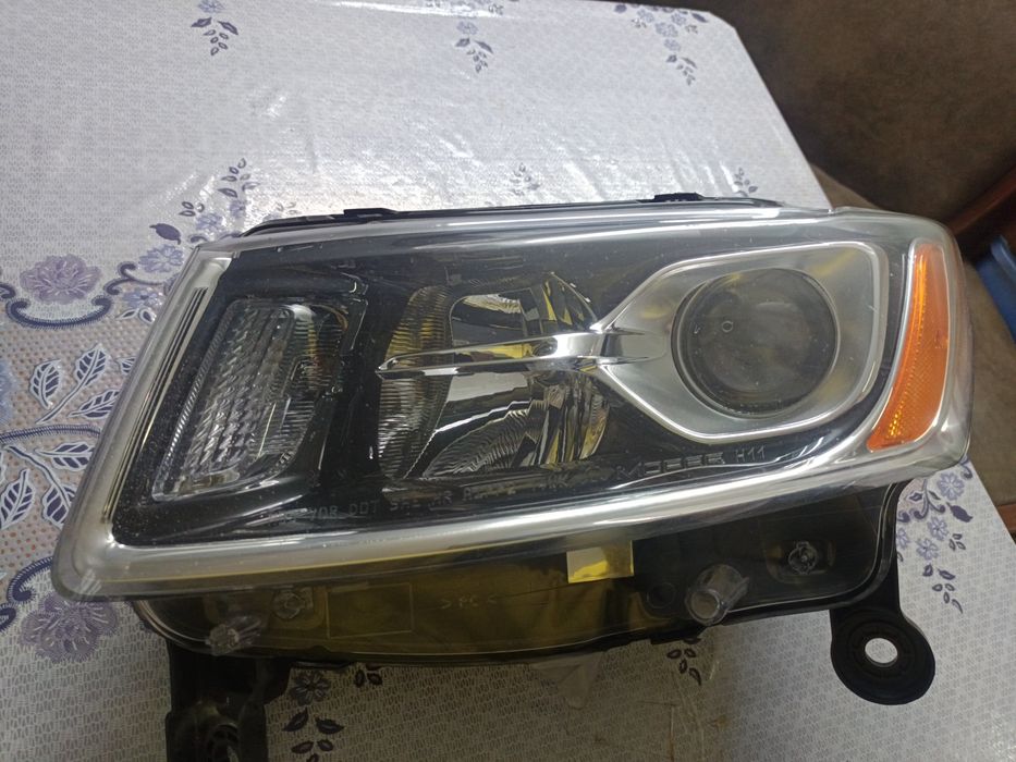 Продаються фари гранд чироки wk2 2013 - 2016 року
