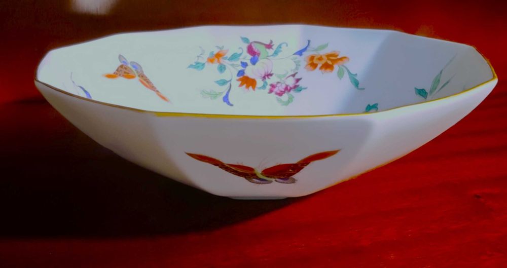 Bonita taça em porcelana da Vista Alegre, coleção Samatra