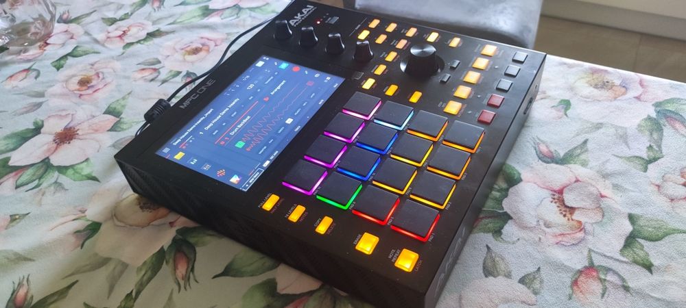 Akai mpc one profesjonal.