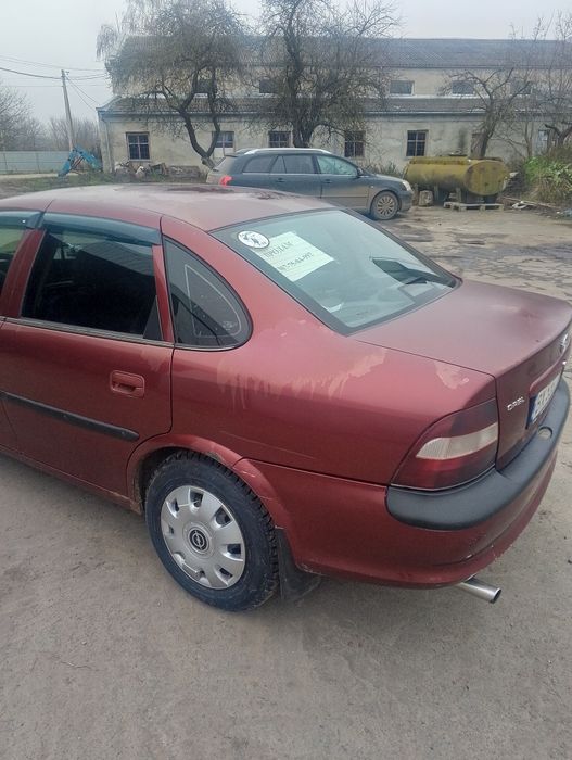 Продам вектра б в гарному стані