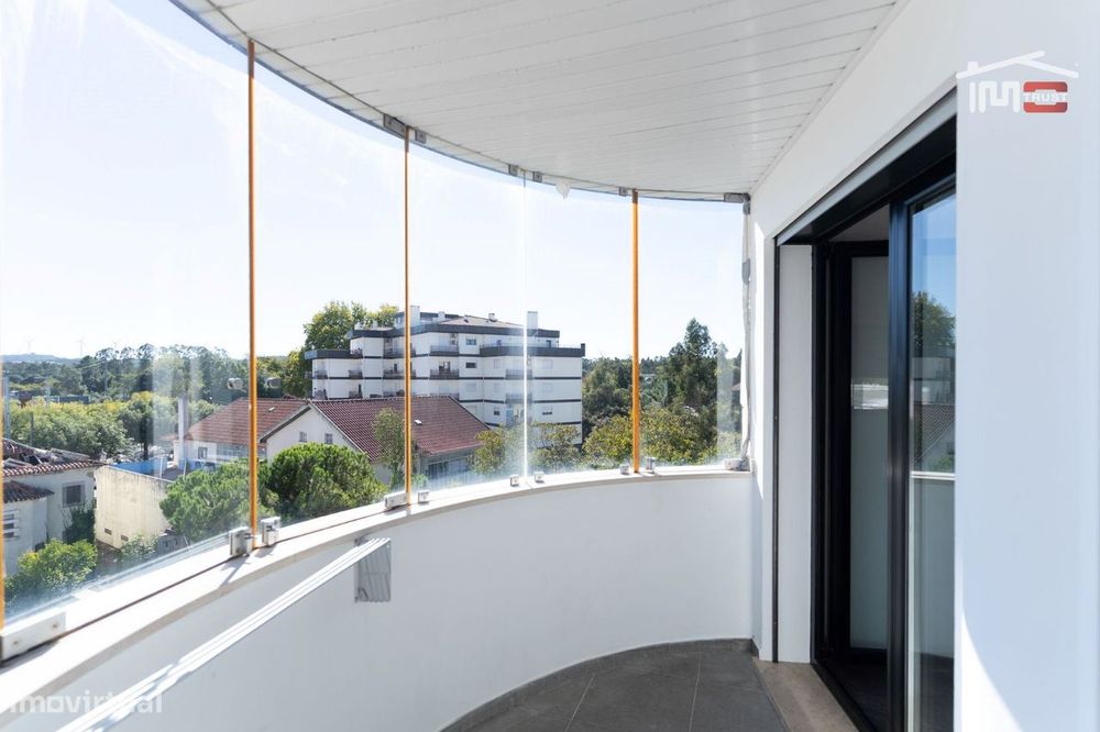 Apartamento T2 Com Cozinha Equipada  Como Novo Com Elevador E Garag...