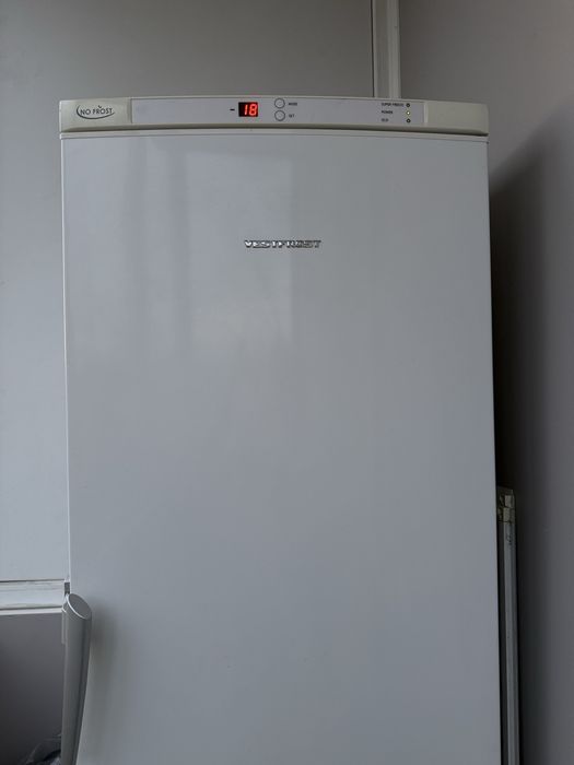 Продаю морозильну камеру Vestfrost 185см No Frost 270л