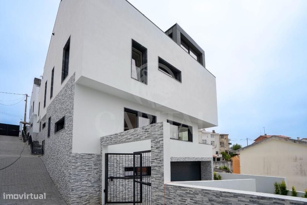 Moradia T4 Com Piscina Privativa | Condomínio Exclusivo | Amoreira, Ca